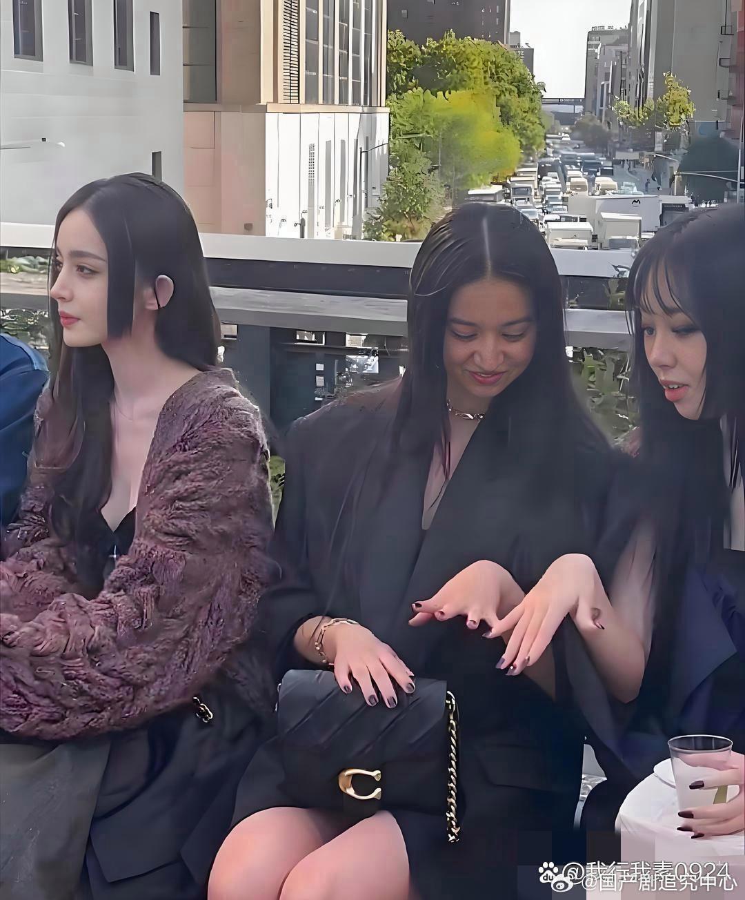 在绝对美貌跟前，脸的大小不值一提 