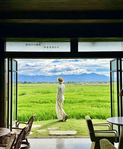 云喃喃·稻田茶馆·创意云南菜，将「稻田美学」与「创意滇菜」深度融合，“稻田景观”