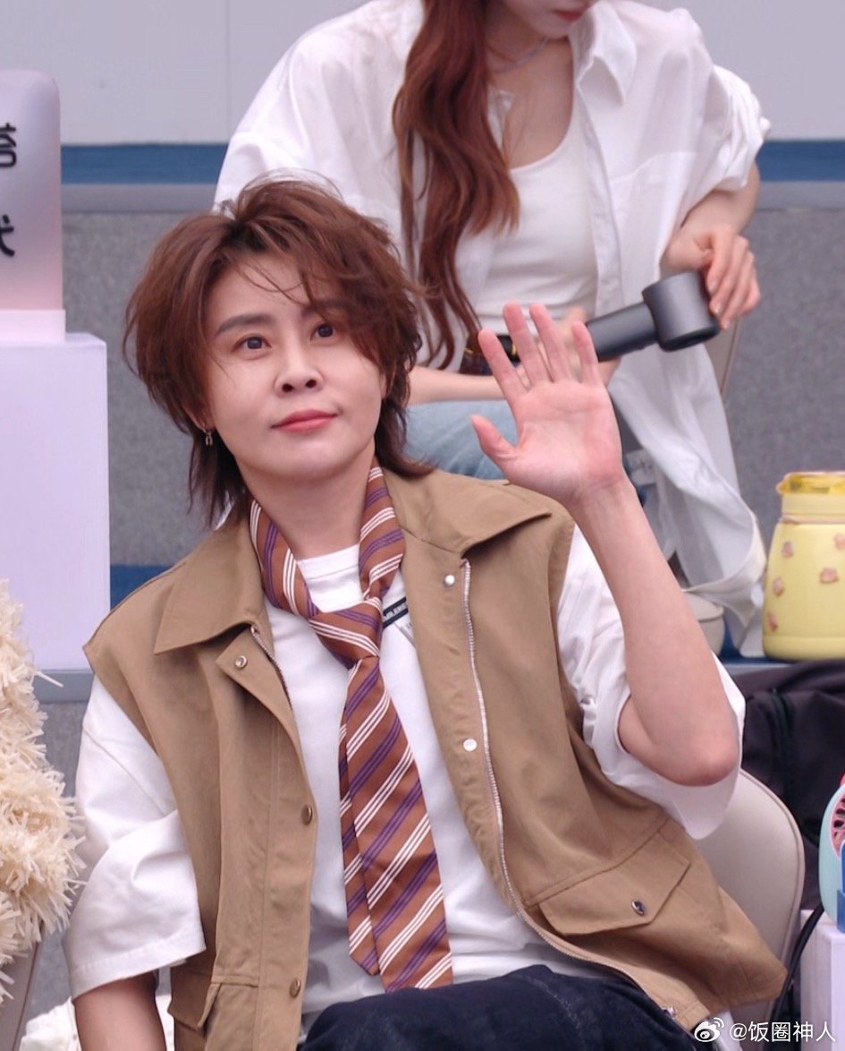 李小冉王濛面对面演求婚李小冉王濛这段简直小品来的画面观感浪漫感十足，实际答题画风