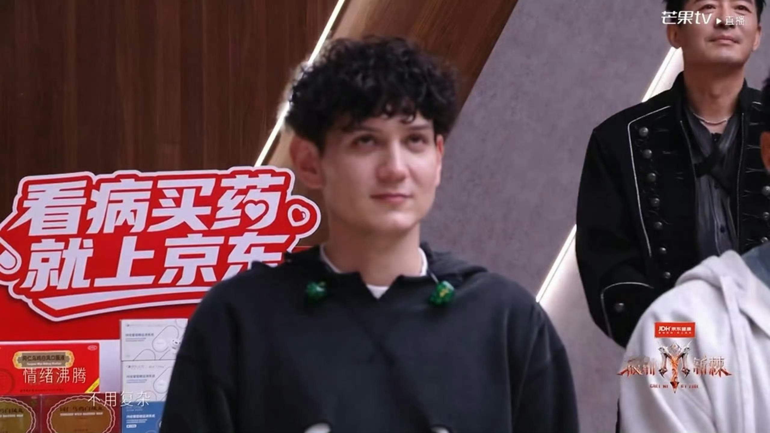 艾热看曾辉唱rap的表情哈哈哈哈哈哈非常幽默有趣 