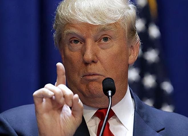 谁能想到，那声震碎华盛顿夜空的枪响，竟然是美国自己人扣下的扳机？
就在4月25号