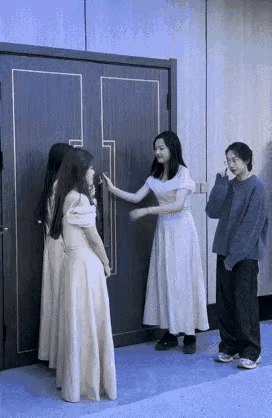 校长:禁止学生谈恋爱。