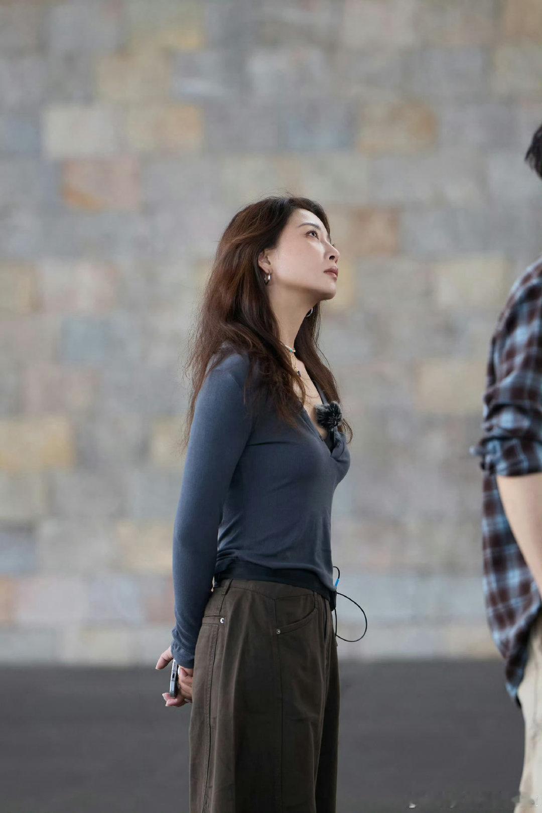 殷桃原来是搞笑女花儿与少年 女明星包袱？在虫子面前直接不存在了哈哈 ​​​