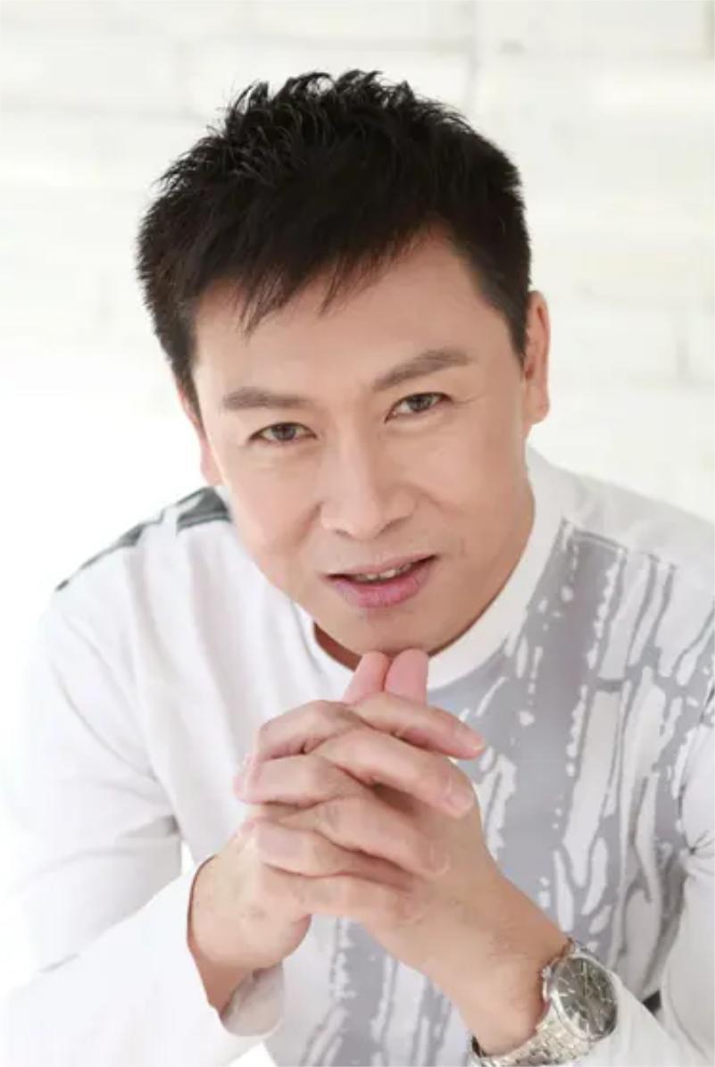 胡亚捷，1963年4月6日出生于黑龙江省齐齐哈尔市，中国内地男演员、国家一级演员