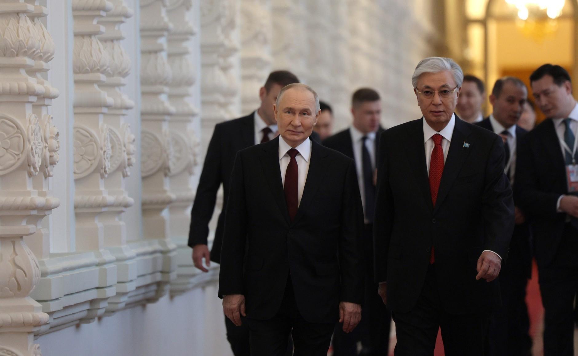 俄罗斯与哈萨克斯坦会谈哈萨克斯坦总统对俄罗斯进行国事访问第二天，弗拉基米尔·普京