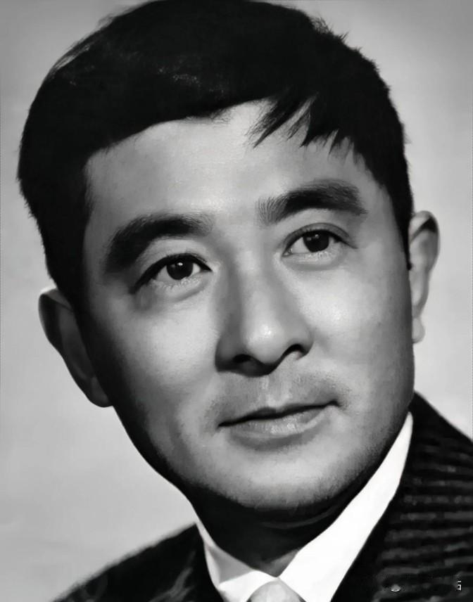 1945年，被关押6年的赵丹出狱，当他飞奔去见朝思暮想的妻子时，却发现她挺着大孕