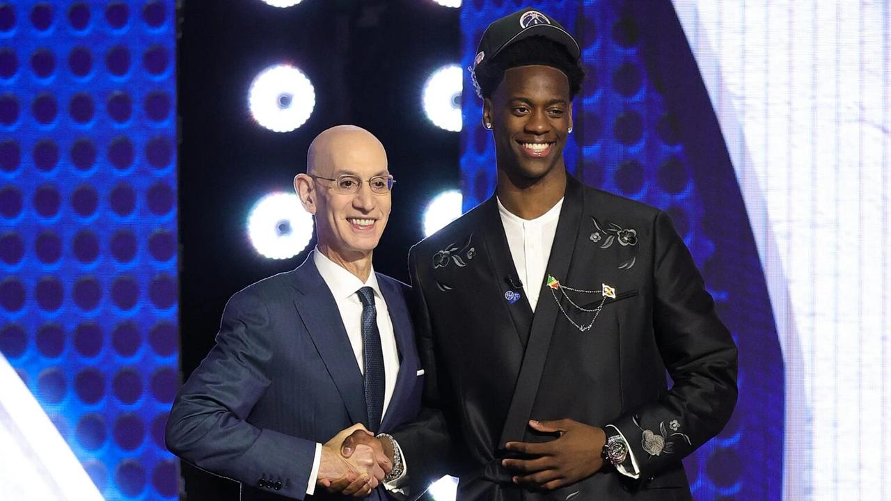 NBA首轮选秀汇总！
前四位，意料之中：
【状元】迪班萨（奇才）
【榜眼】彼得森
