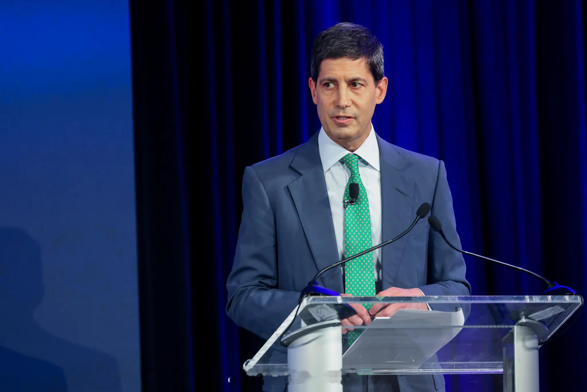 川普计划在周五宣布，提名前美联储理事Kevin Warsh接替 鲍威尔，出任美联