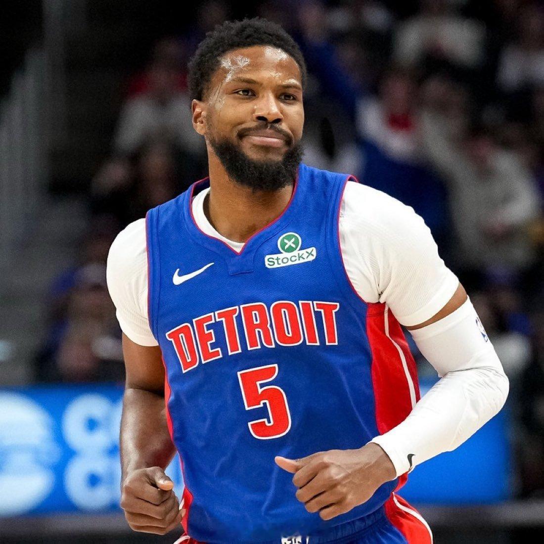 欧洲和中国的球队对马利克-比斯利表现出了浓厚的兴趣。 ​​​