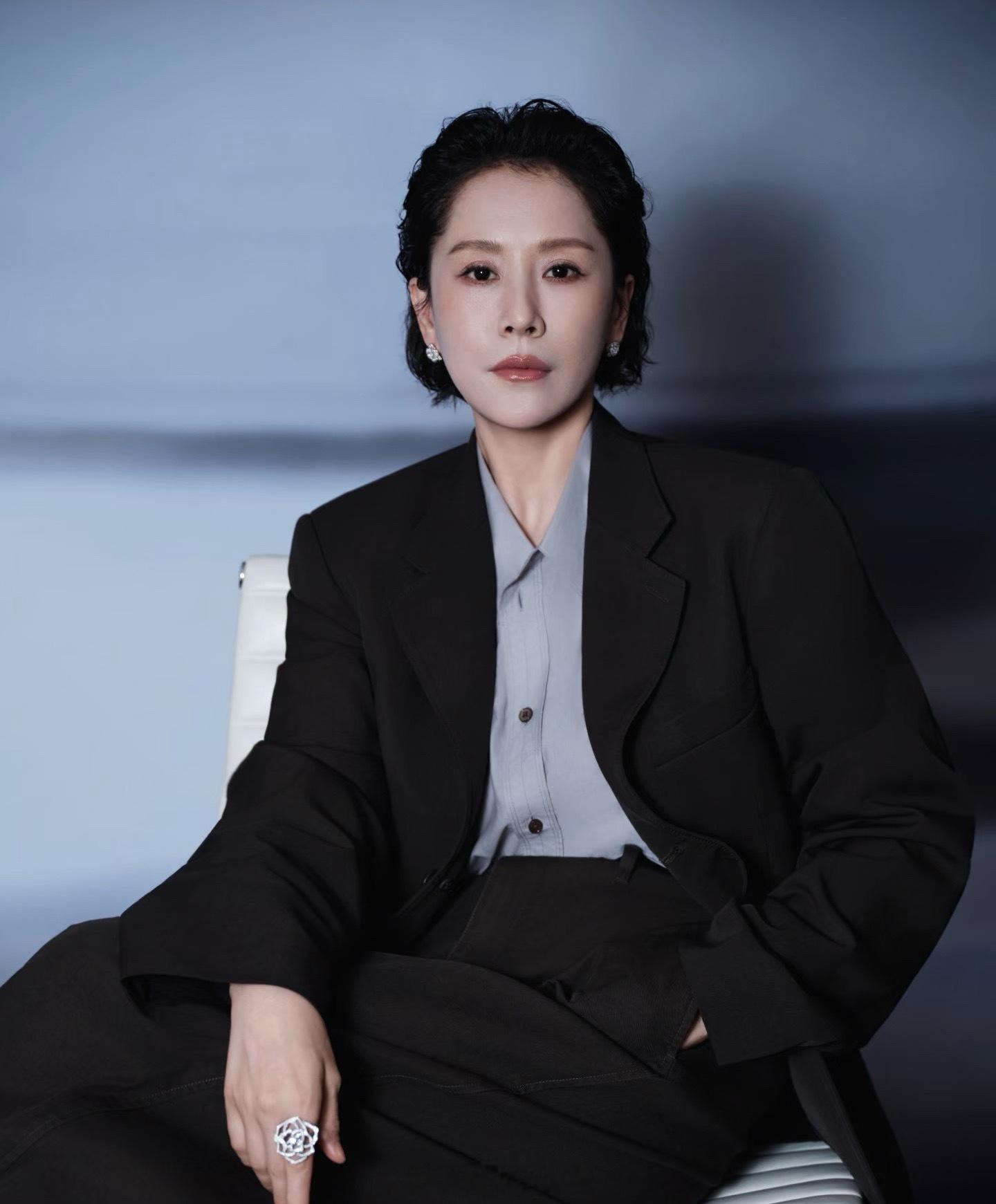 海清因儿子生病想过捐肾 海清这故事看得我眼泪打转。孩子尿血那会儿她才刚当妈不久，