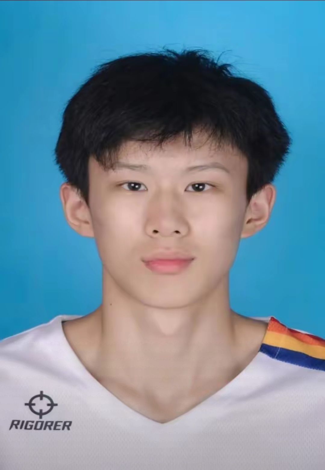 这个疑似年龄和姓名造假李沂泽，2019年U15和杨瀚森（05年出生）同届打过全国