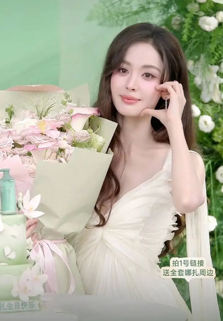 古力娜扎和迪丽热巴的直播状态对比，谁更好看呢？ 