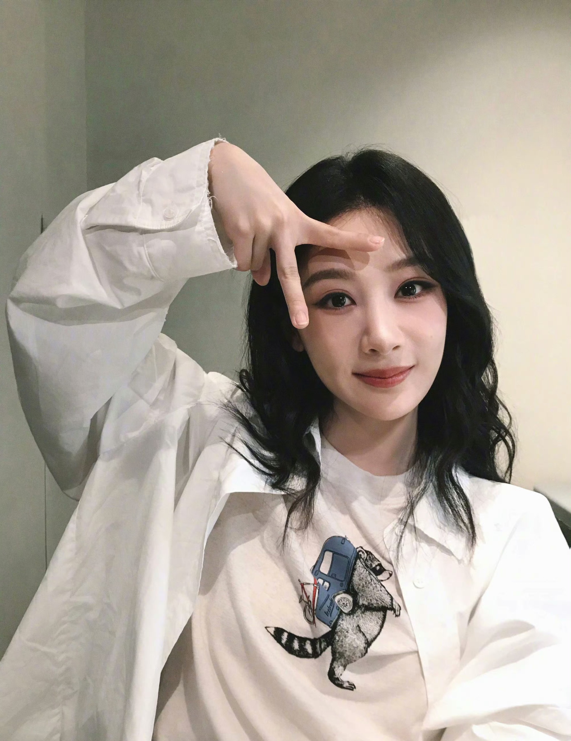 杨紫高精力人实锤杨紫这种直白的祝福真的戳人，没有花哨文案堆砌，简简单单一句儿童节