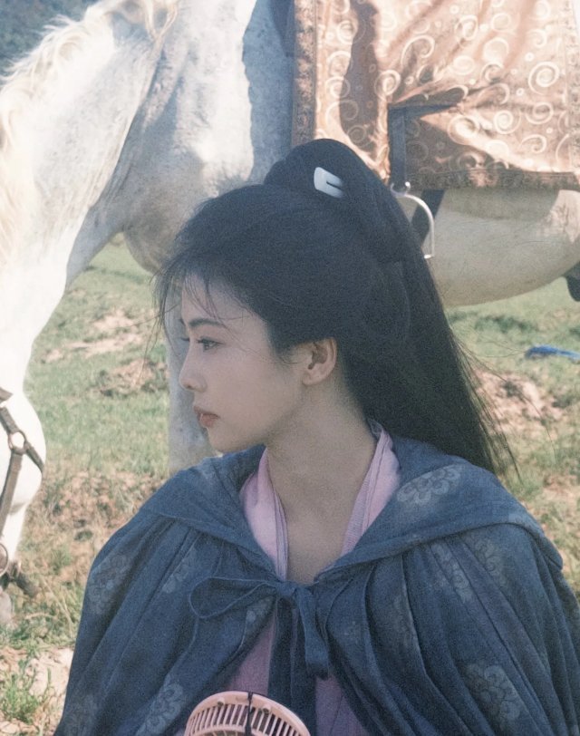 丞磊给白鹿拍了很多美照 莫离 暖心互动太好嗑，你送钢笔我送相机，双向奔赴的友谊超