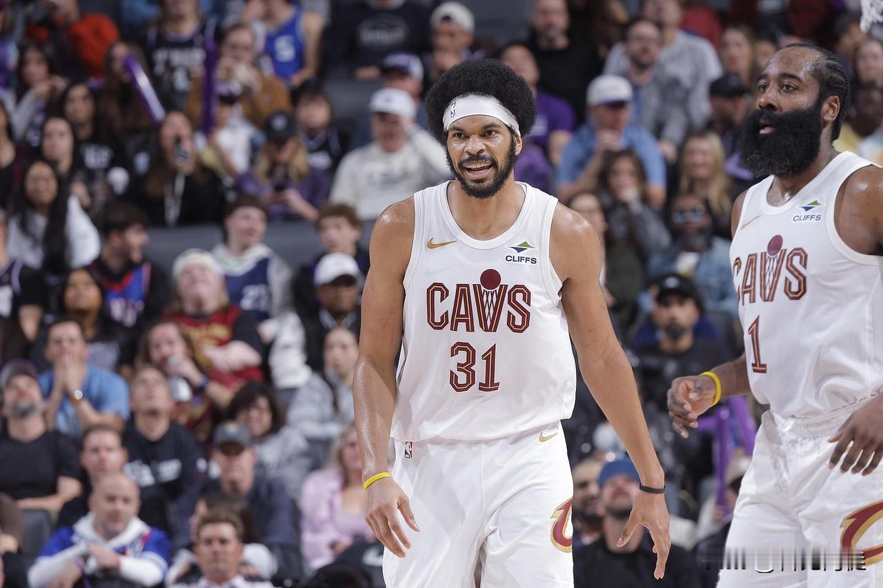 哈登和莫布里的挡拆方式可以学习登帝组合
以哈登为主的两套挡拆方式，可以搭配莫布里