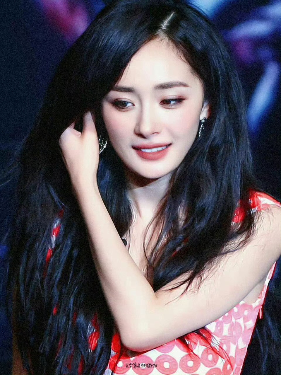 杨幂 🦊杨幂关雪❄杨幂哈尔滨一九四四🐝“一定要站在自己所热爱的世界里，闪闪发