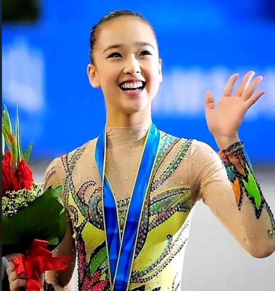 [啤酒]2002年5月，24岁的韩国“体操公主”许昭英，顶着父母的反对，执意嫁给