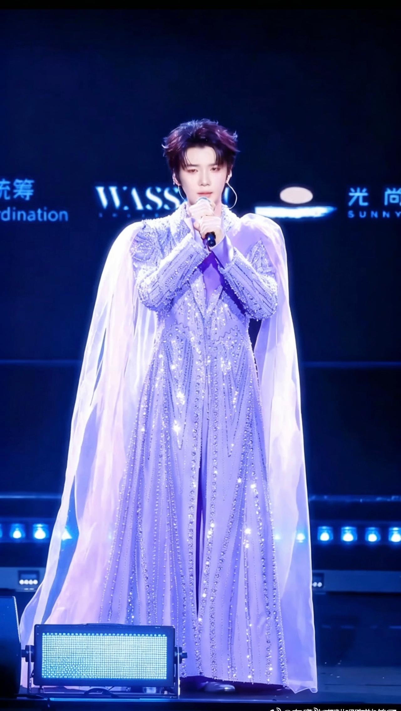 愿这一身的紫气能给你带来无限的好运，愿你眼里常怀美好，所见皆是温柔💠，积极看待