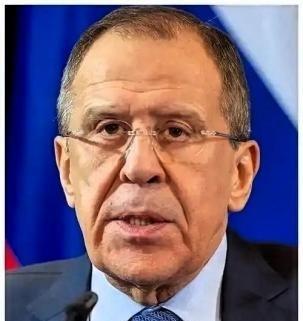 4月25日，干了快20年外长的拉夫罗夫，面对镜头直接捅破了那层摇摇欲坠的窗户纸—