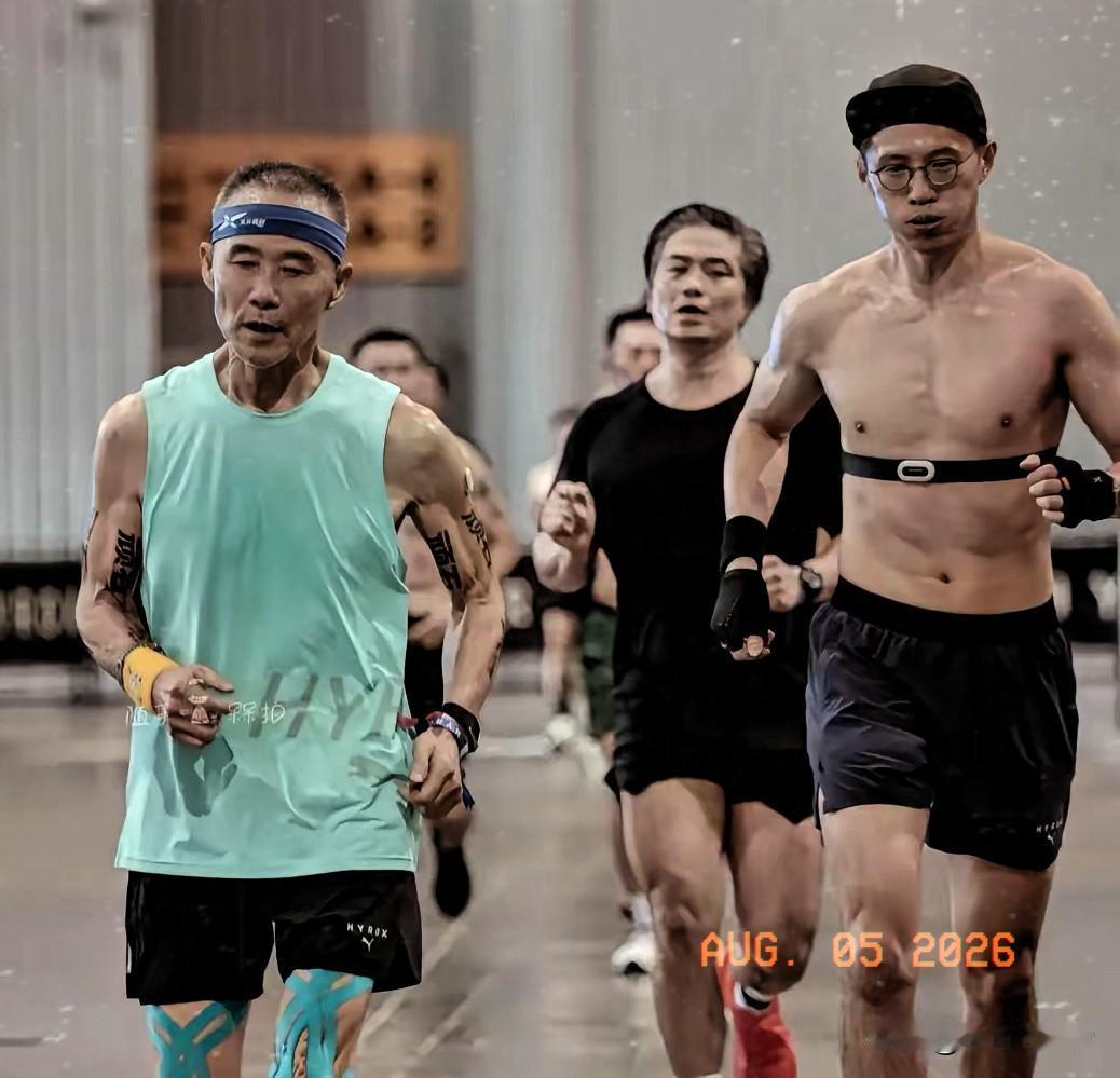 王石这次，是真该听劝了。
8月1—2日，王石参加了成都HYROX全球综合体能健身