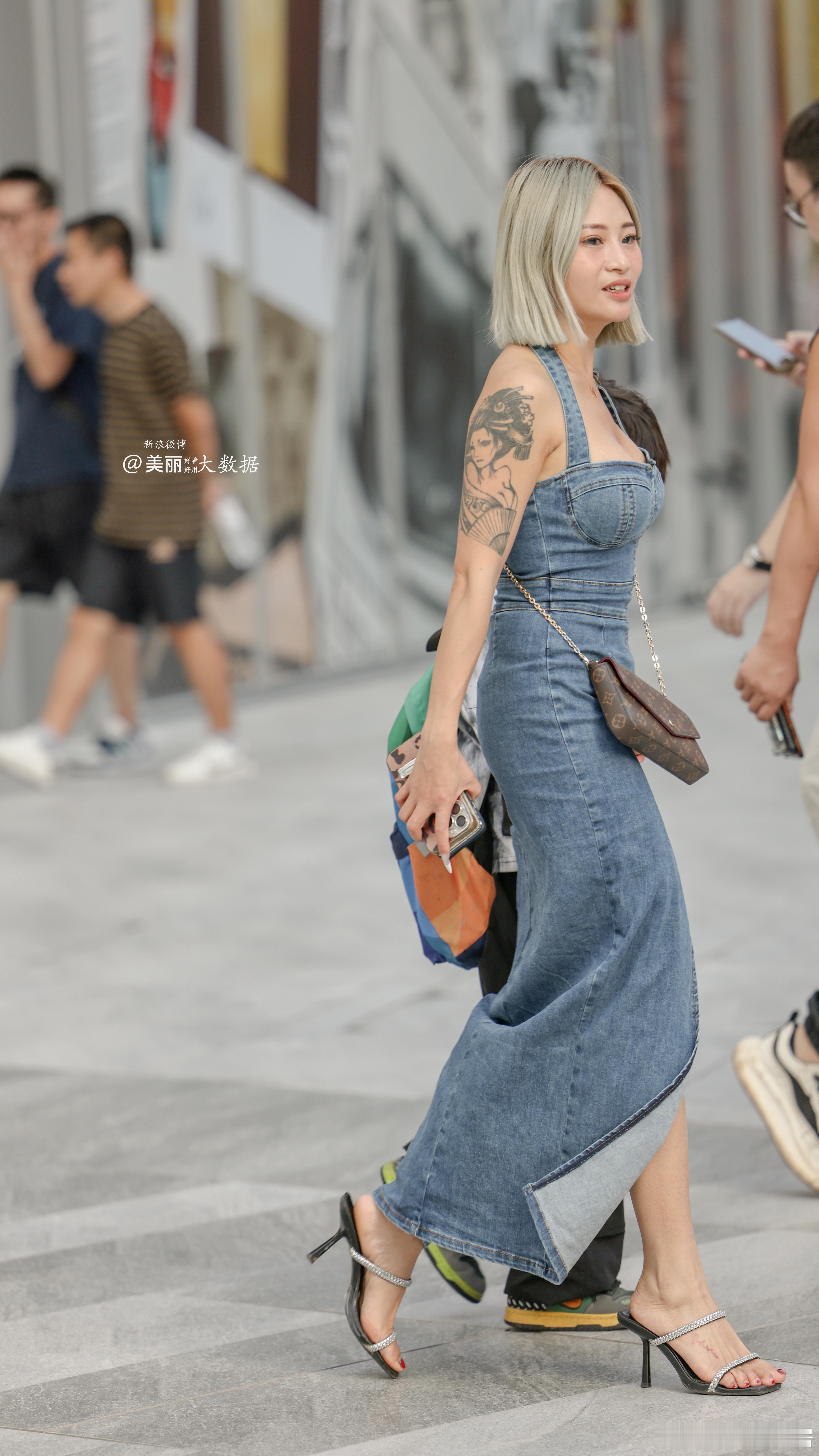 。。牛仔裙搭配高跟鞋，谁说做不到？👗👠 ​​​