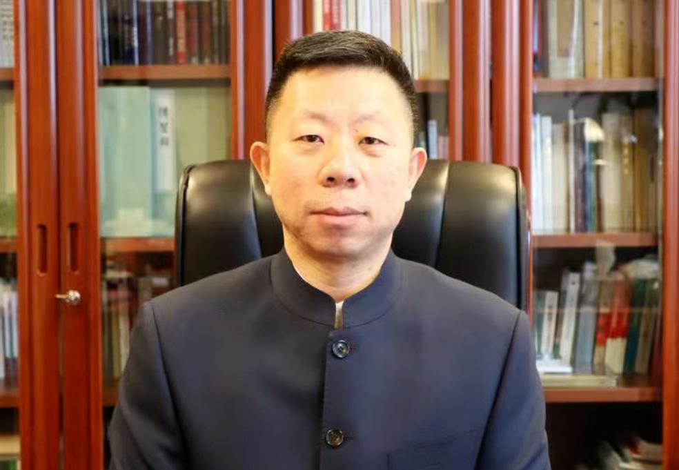 中国驻菲律宾大使井泉近日强硬表态，“我们要让他知道，欺负了中国人，就是要有严重的