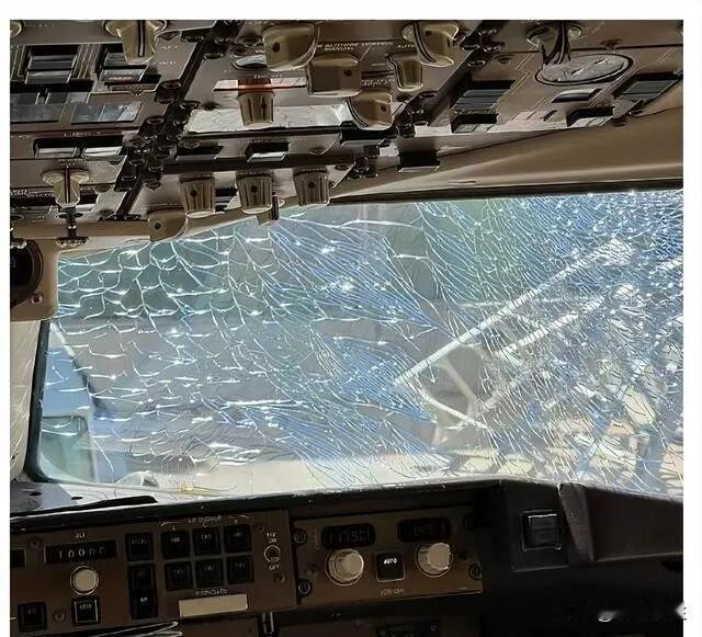 “一切都好，感谢上帝。”

赫格塞思结束在布鲁塞尔的北约防长会议后，乘坐 C-3