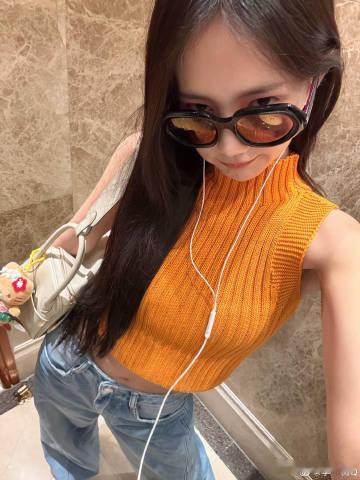 李一桐被毒虫咬了脸近日，演员李一桐在社交平台晒出脸部红肿的自拍，配文求助毒虫叮咬