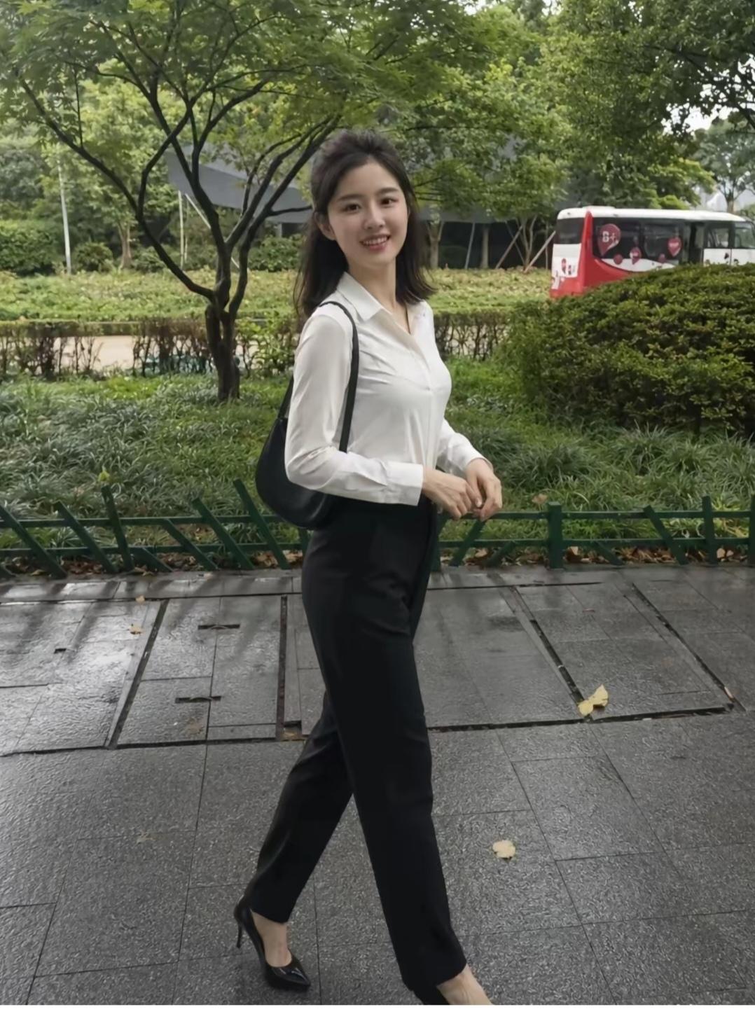 这么漂亮自然的美女，现在真的很少见了。