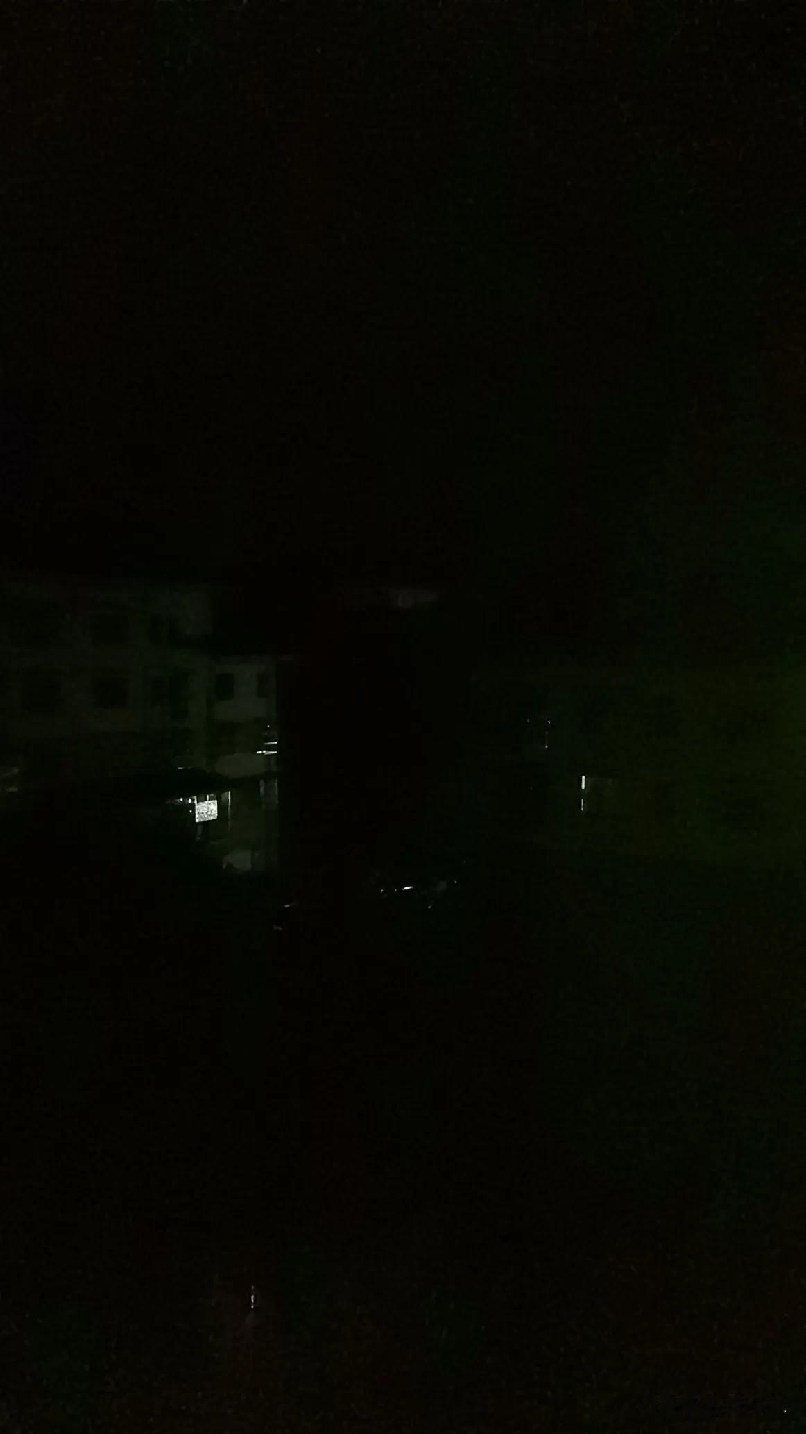 凌晨五点的清爽，是自己给的

凌晨五点，窗外的天还没亮透。鸟鸣已经起了，断断续续
