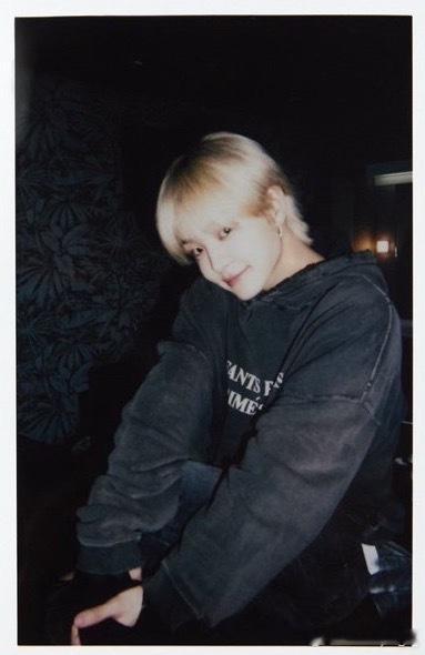 我的计划是一直喜欢朴志焄直到某天走在釜山的街头 迎面有人笑眼盈盈对我说谢谢你接纳