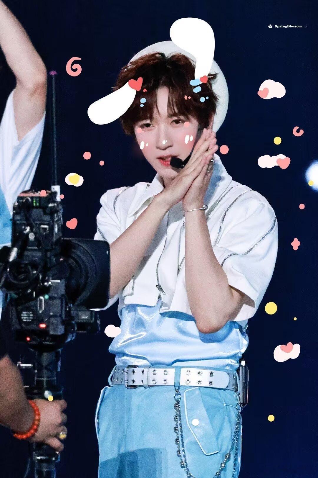 贺峻霖  完全小兔子🐰 