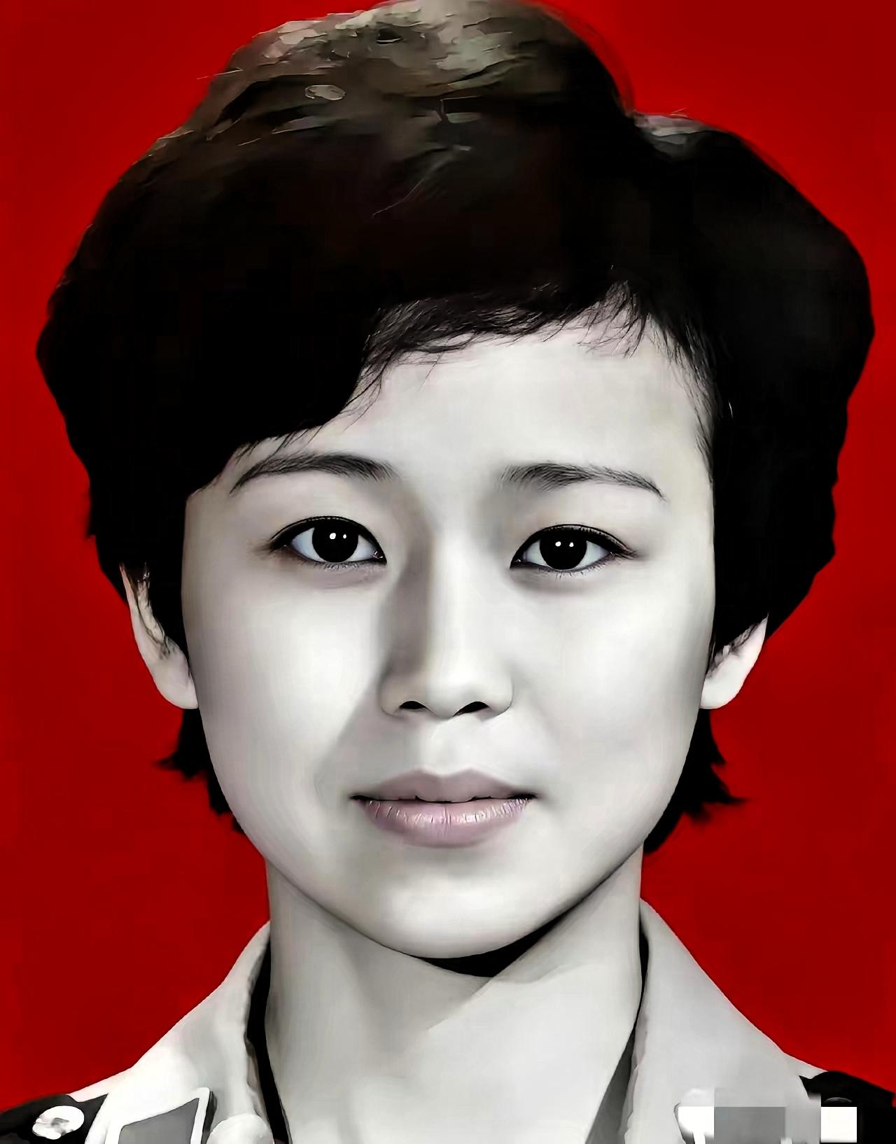 钟惠玲，女，汉族，1965年11月生，云南大理人，1983年入伍，中共党员，中国