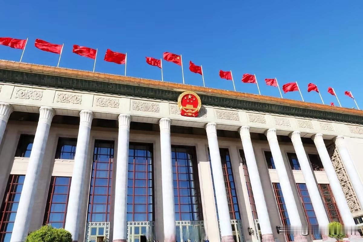 美伊激战暴露致命短板！美专家直言：连伊朗都打不过，更不敌解放军
 
近期霍尔木兹