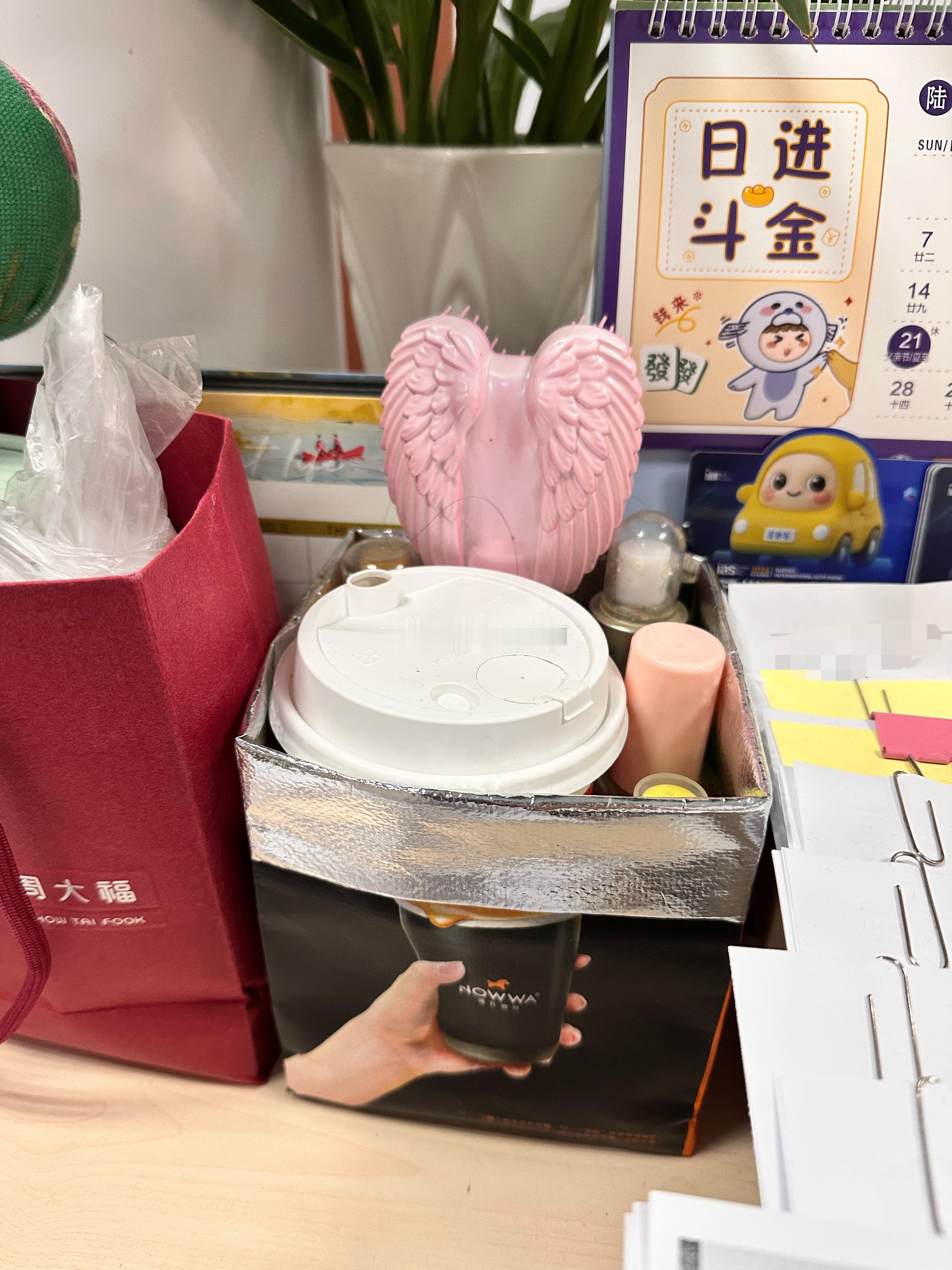 燃烧的陀螺仪  看到说奶茶咖啡外卖🥡袋不要扔，可以做个收纳盒，我也做了一个，把