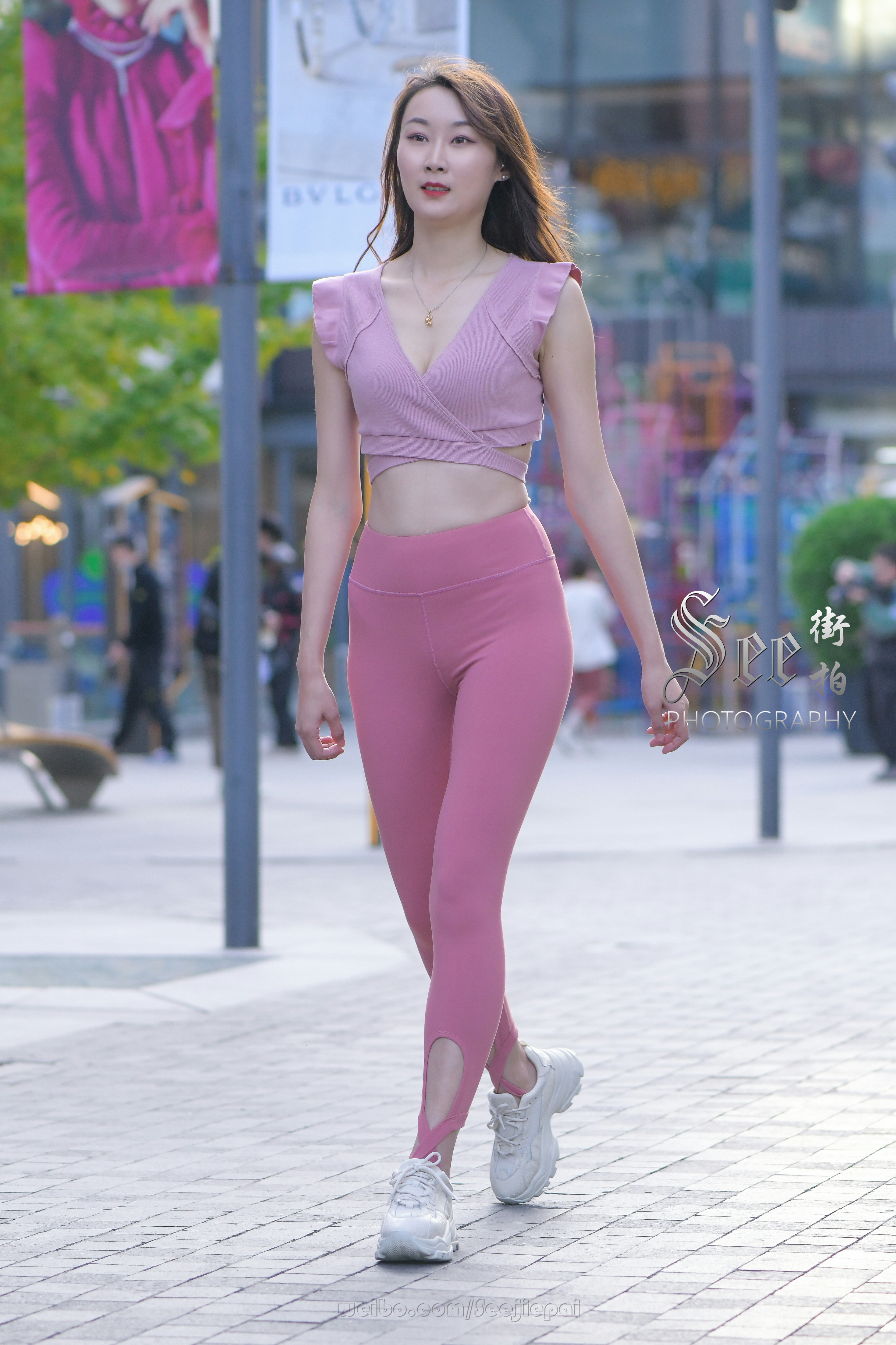 粉色运动装甜美气质~~ ​​​
