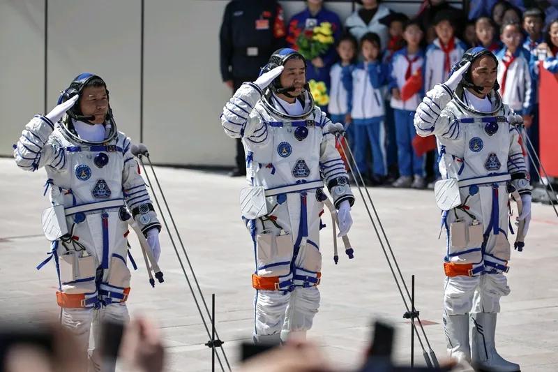 航天员安全如何保障 神舟二十号延迟返航这事可太让人揪心了！2025年11月5日，