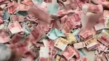 沈女士一家通过五年的时间，将压岁钱、零钱等现金存入家中存钱罐，累计储蓄达82,5