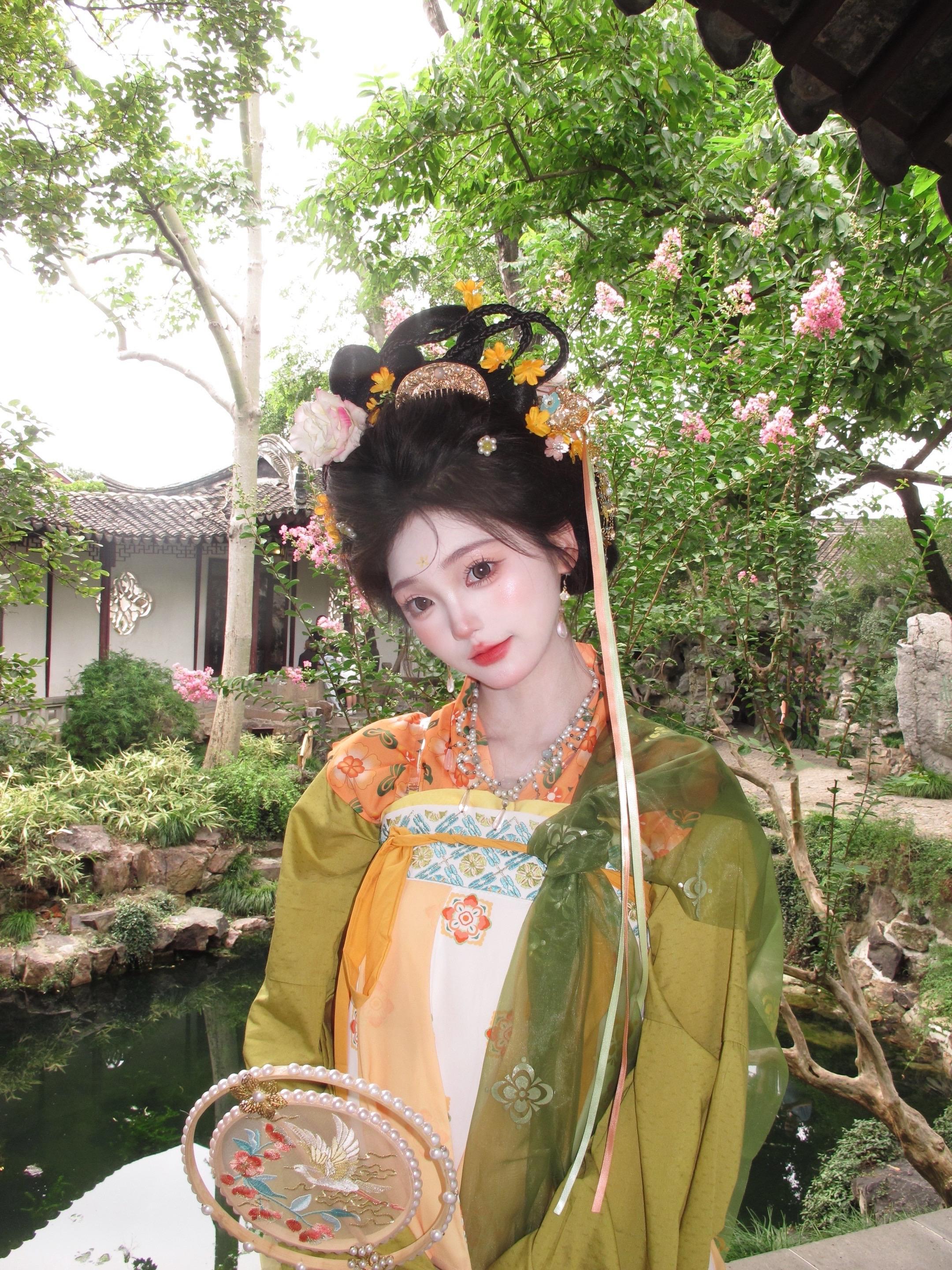 装可爱可是本小姐的拿手戏。小唐风