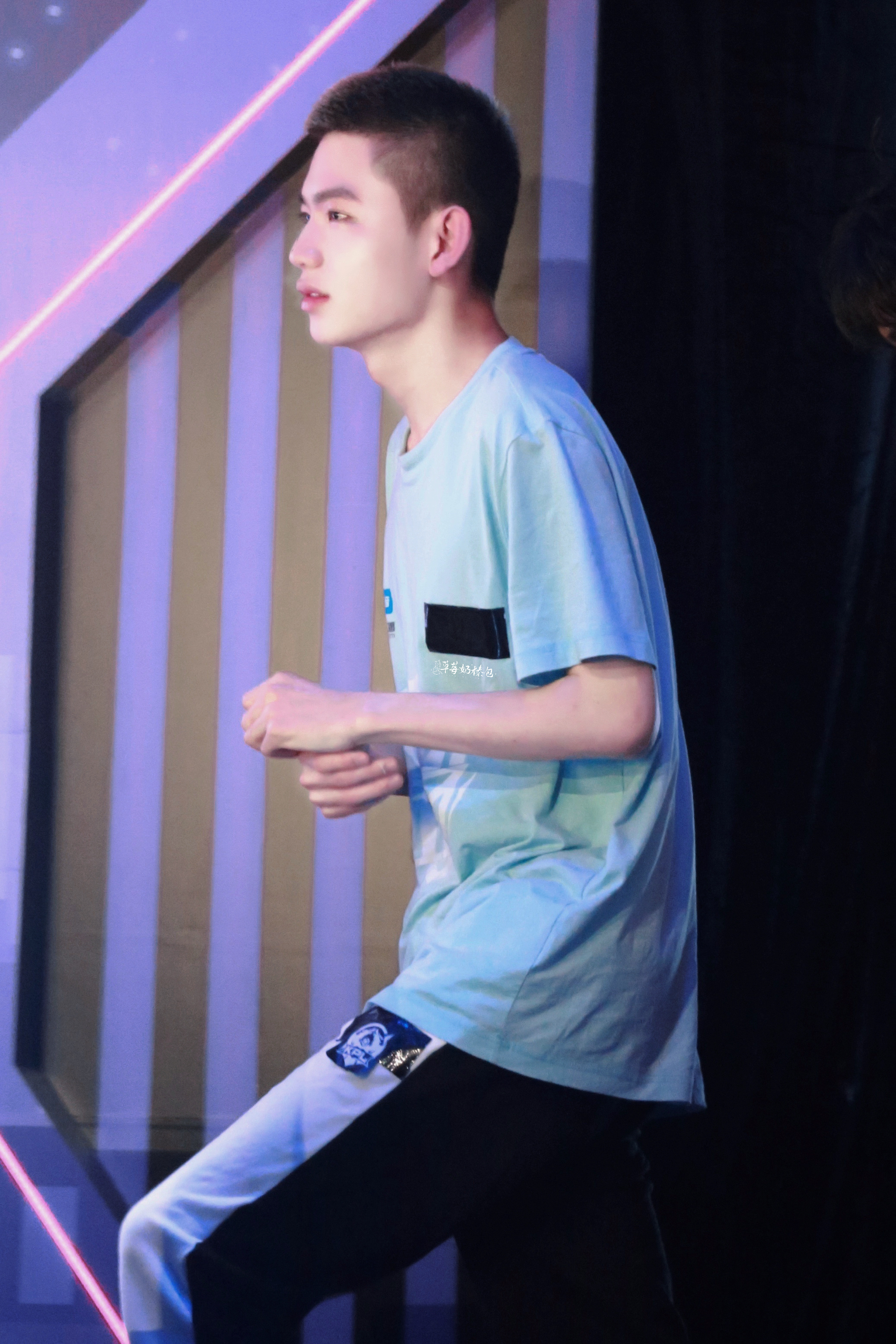 九尾XXZ  硬帅.电竞夏日营业中 .与九尾共赴鑫光璀璨