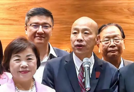 一趟访美回来就感动不已？6 月 27 日晚刚落地桃园机场，韩国瑜就当场高调表态：