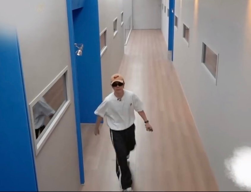王栎鑫苏醒吵架王栎鑫甩脸出门哈哈哈哈哈王栎鑫苏醒，怎么会因为这点小事吵架 ​​​