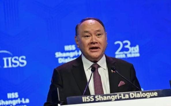 菲律宾炸锅了万万没想到，菲律宾没等来中国的援助，反而等来了中国的制裁，对于他们来