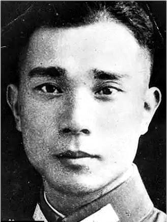 李默庵（1904—2001），湖南长沙人，黄埔军校一期学员，素有“文有贺衷寒，武