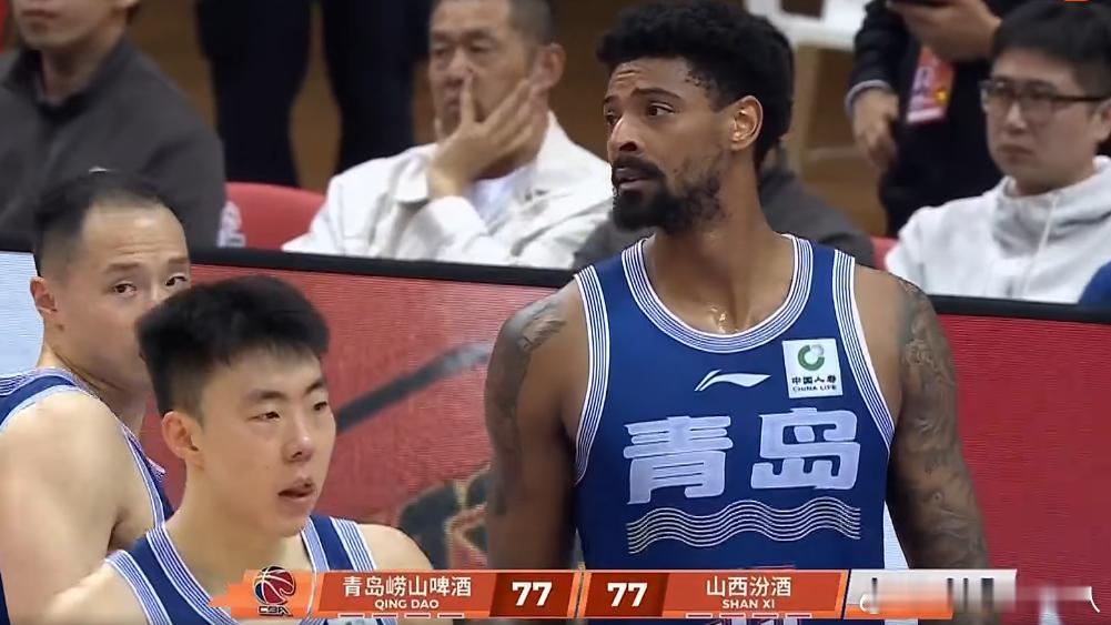 青岛男篮vs山西男篮 青岛男篮末节打出27-9，比分扳平为77-77，进加时了，