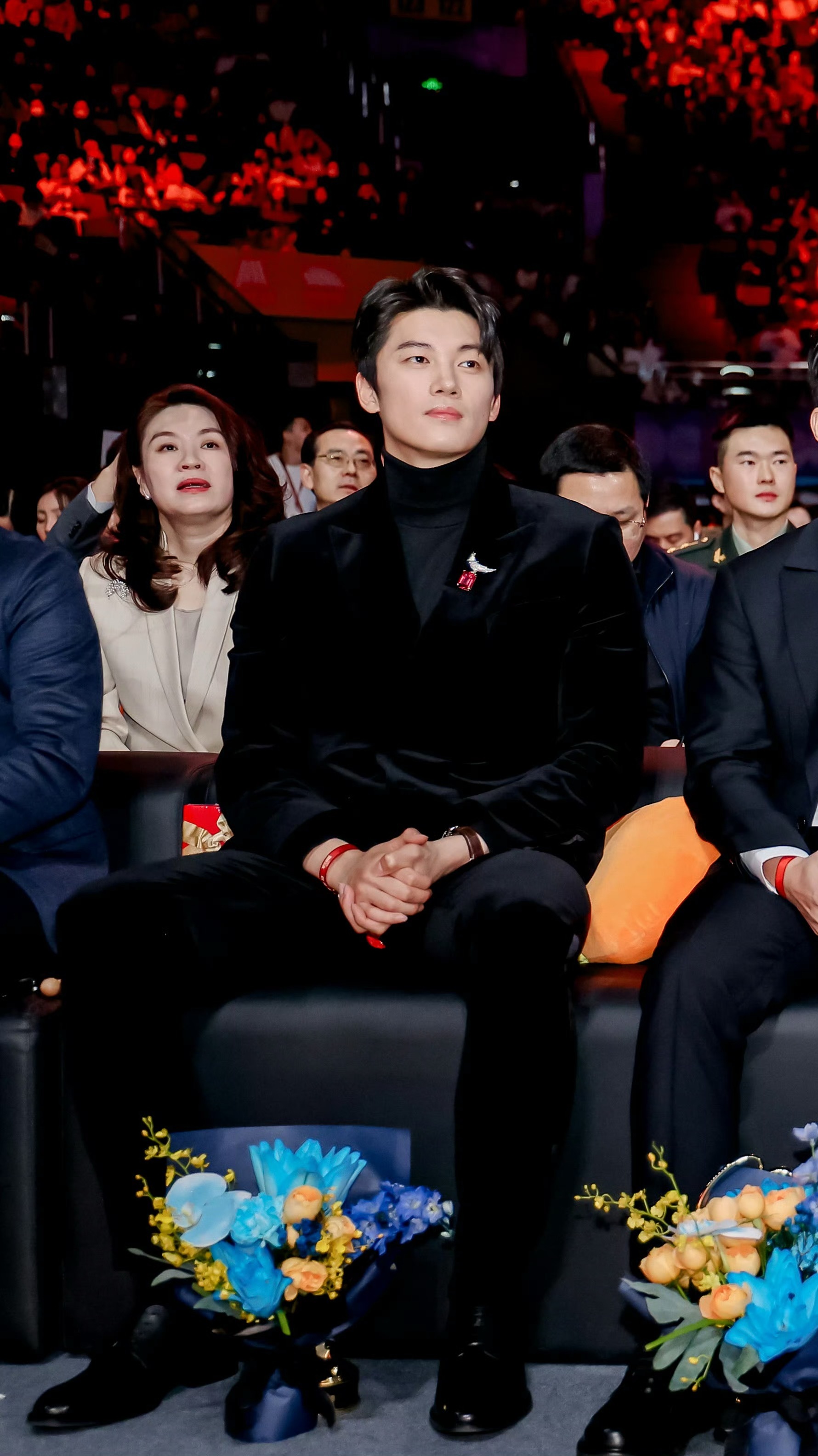 这张是真的有影帝候场的即视感了 