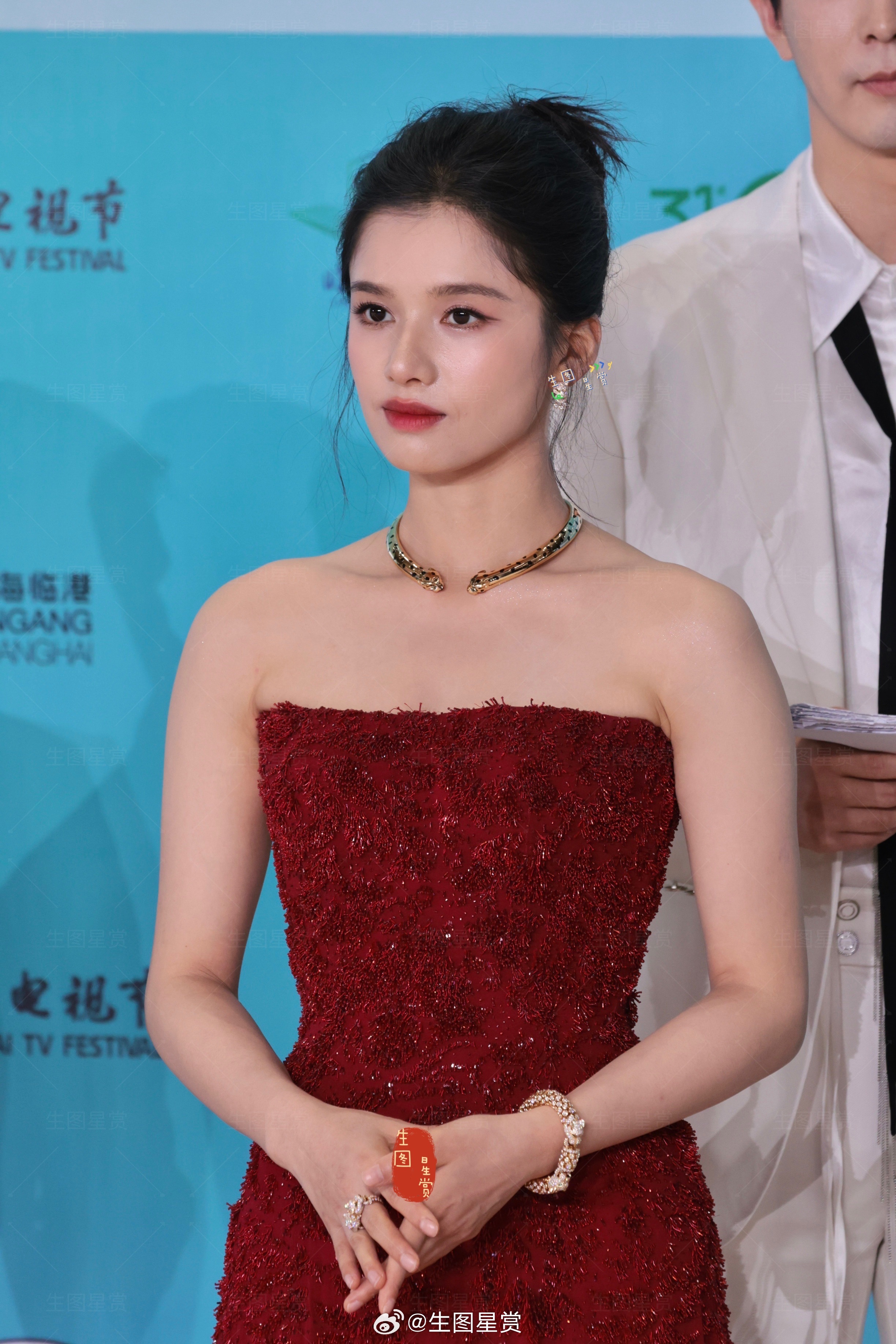 大花张婧仪，绽放的红玫瑰🌹上海电视节红毯第二套造型2026白玉兰奖张婧仪白玉兰