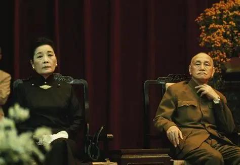 1975年4月5日，蒋介石在台北去世，终年八十八岁。 
 
三个多月后的7月，宋