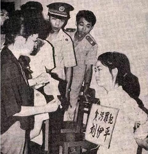1991年，民航美女刘伊平在毕业不久后，出去到航空公司上班，她这个人并不缺钱花，