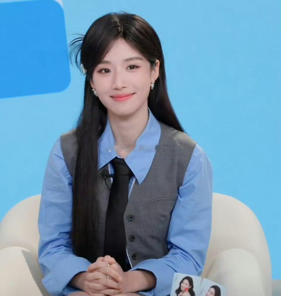 卢昱晓今晚直播截图，好美[爱慕]邻家少女 ​​​